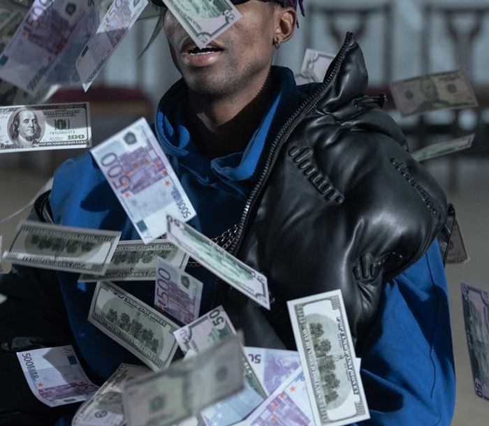 Condo Manager Gives Rich Guy Attitude, Rich Guy Ends Up Buying The Whole Complex To Sack The Guy For His Insolence Condo Manager Gives Rich Guy Attitude, Rich Guy Ends Up Buying The Whole Complex To Sack The Guy For His Insolence