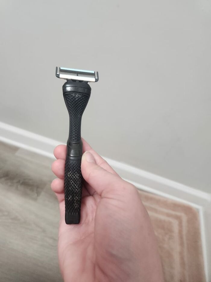 Y'all I Hate This Razor It's Got Silicone Grips But It's Impossible To Clean And I Really Don't Want To Buy Another One Because They Are Expensive