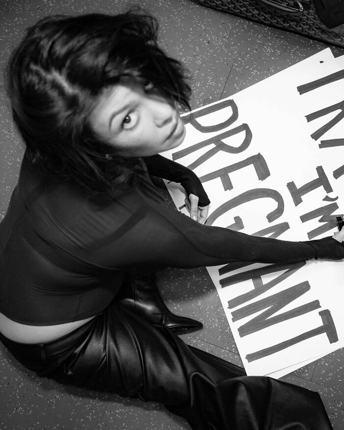 44-Year-Old Kourtney Kardashian Announces Her Pregnancy At Blink-182 Concert And Shows Off Her Baby Bump 44-Year-Old Kourtney Kardashian Announces Her Pregnancy At Blink-182 Concert And Shows Off Her Baby Bump