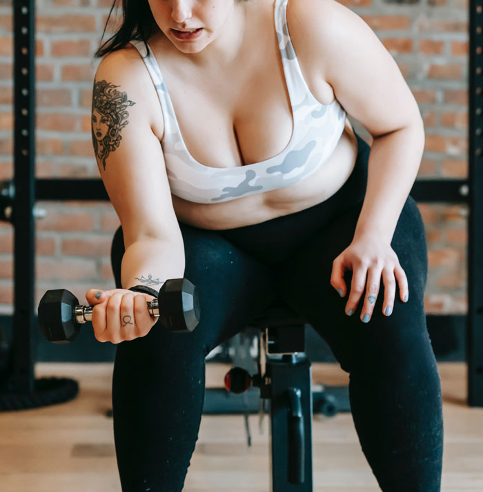 Woman Gets Fat-Shamed At A Gym And Is Ordered To ‘Put On A Shirt’ By Entitled Girl Saying That Her Outfit Is ‘Unsanitary’ Woman Gets Fat-Shamed At A Gym And Is Ordered To ‘Put On A Shirt’ By Entitled Girl Saying That Her Outfit Is ‘Unsanitary’