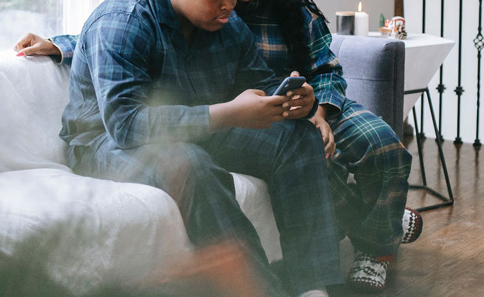 Woman Is Told To Let Dad Chip In $160 For The $34k Car She Is Buying Her Son Or Not Buy It At All To Avoid Making Him Feel Bad