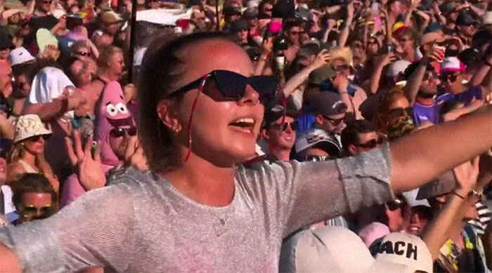 Lewis Capaldi Apologizes To Fans As He Battles Tics During The Show, And The Crowd’s Response Is Amazing