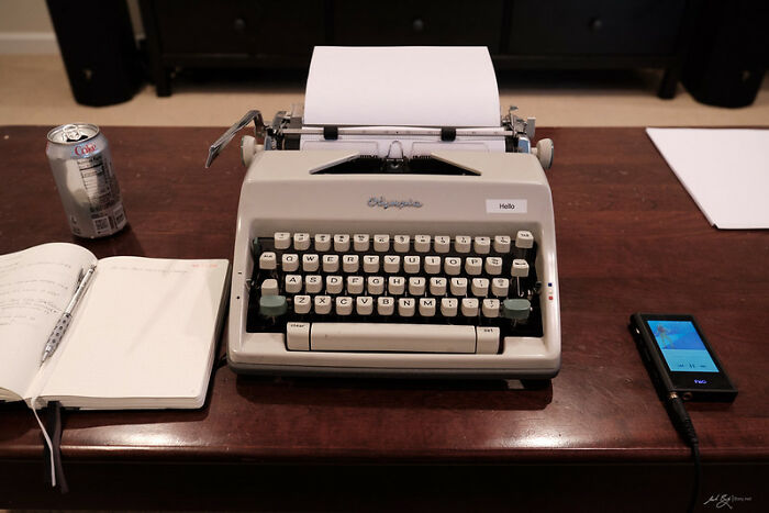 Someone Asks Online "People Born Before 1990, What Trivial Skill Do You Possess That No One Uses Anymore?", Receives 30 Replies