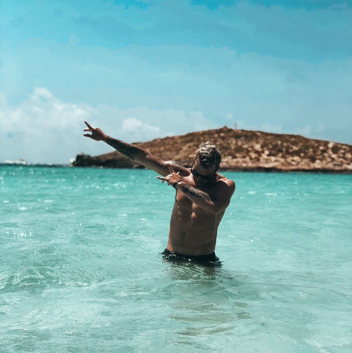 “[Am I The Jerk] For Accessing My Dad’s Phone And Deleting A Picture Of Me?” 