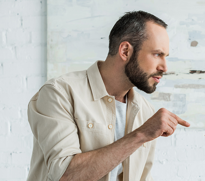 Foreigner Thinks He's Being Kicked Out Of A Coffee Shop Because Of His Ethnicity, Barista Realizes His Mistake Too Late Foreigner Thinks He's Being Kicked Out Of A Coffee Shop Because Of His Ethnicity, Barista Realizes His Mistake Too Late