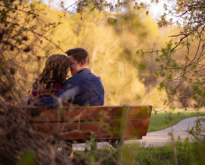 Man Helps A Random Customer Who Happens To Be “The Least Romantic Man On The Planet” Pleasantly Surprise His Wife With A Thoughtful Gift Man Helps A Random Customer Who Happens To Be “The Least Romantic Man On The Planet” Pleasantly Surprise His Wife With A Thoughtful Gift