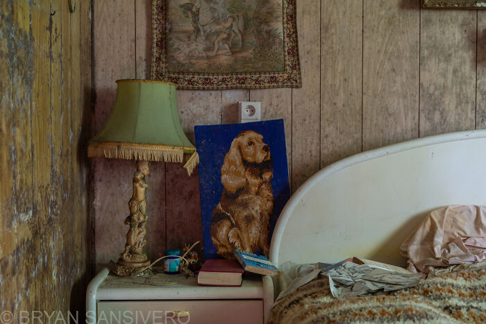 The Dark Past Of This Abandoned House Made Me Visit And Photograph It (15 Pics) The Dark Past Of This Abandoned House Made Me Visit And Photograph It (15 Pics)