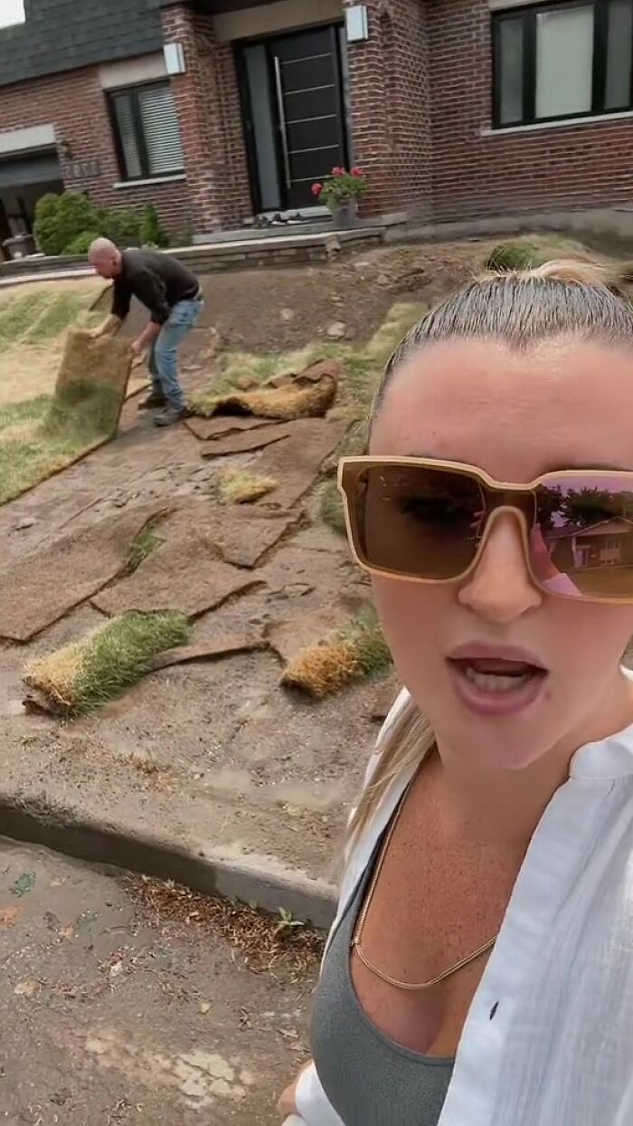 “We’ve Already Called The Police”: Customer Refuses To Pay For Her Grass, Landscapers Come And Rip It All Up “We’ve Already Called The Police”: Customer Refuses To Pay For Her Grass, Landscapers Come And Rip It All Up