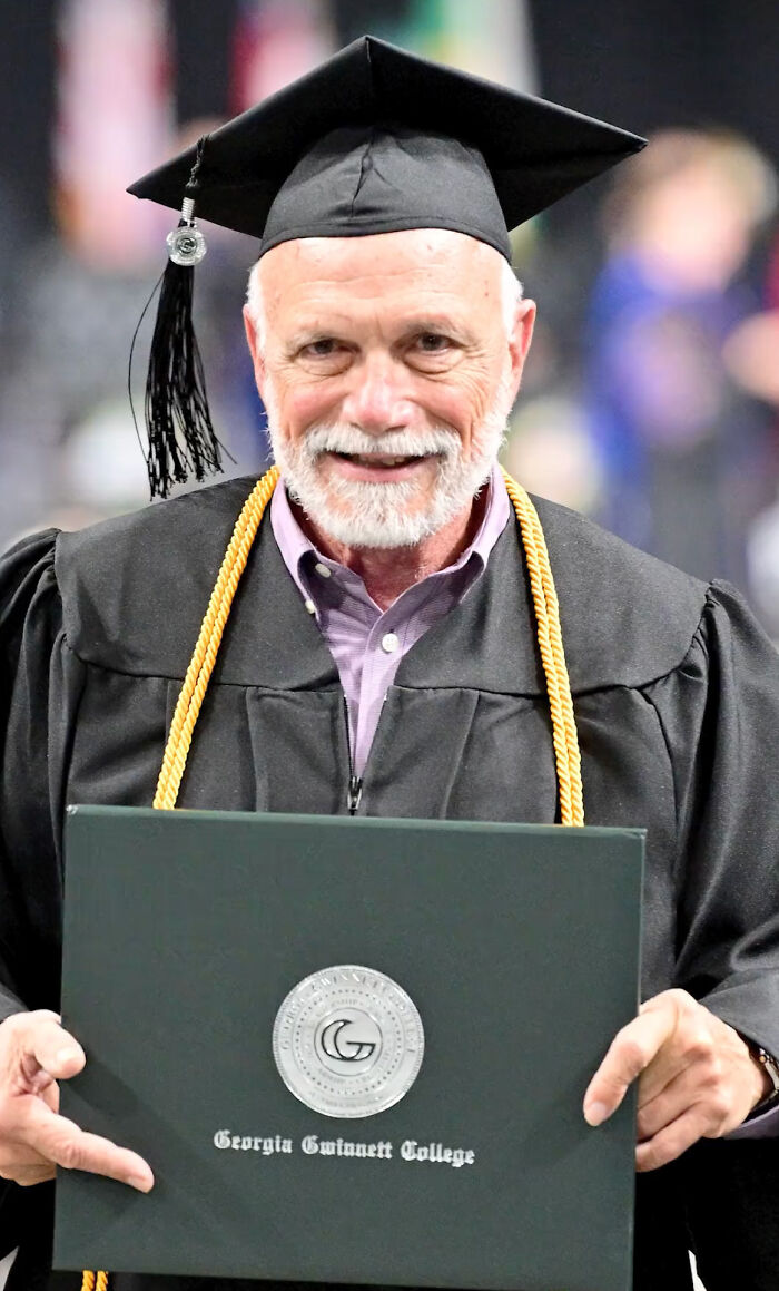 Proud Mum, 99, Witnesses First Of Her Seven Children Graduate College at 72 Proud Mum, 99, Witnesses First Of Her Seven Children Graduate College at 72