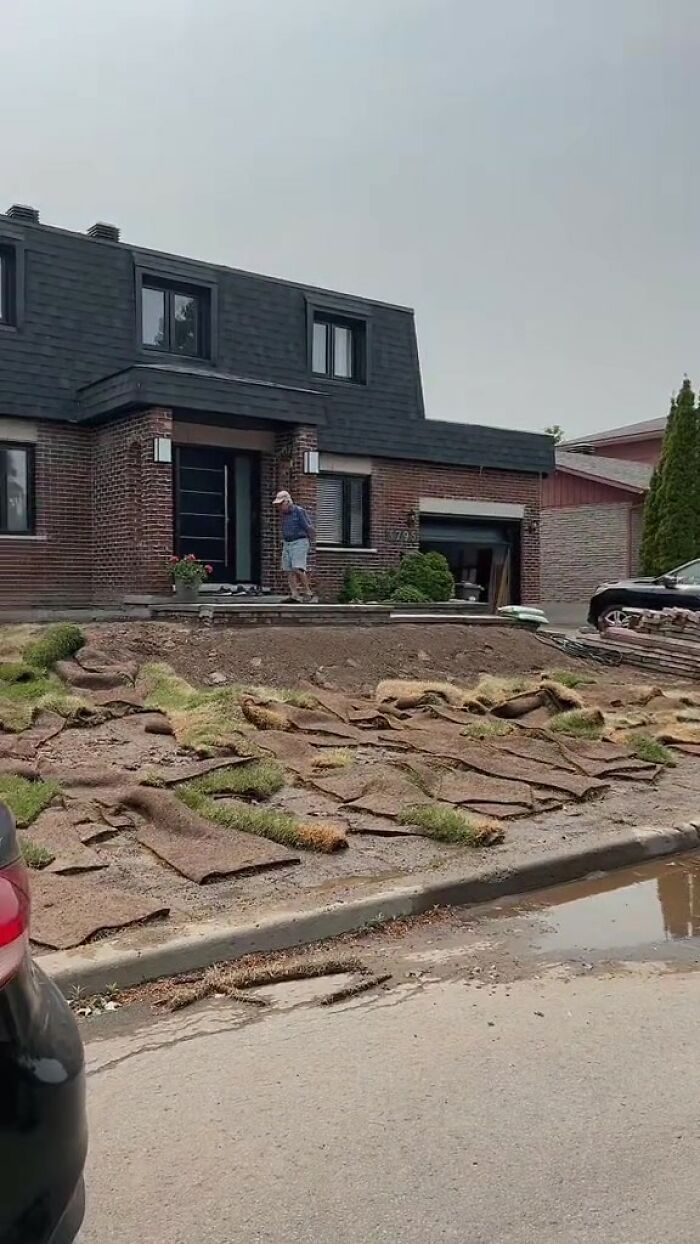 “We’ve Already Called The Police”: Customer Refuses To Pay For Her Grass, Landscapers Come And Rip It All Up