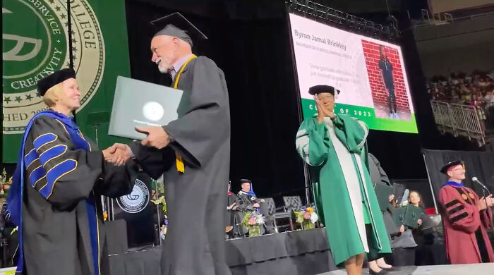 Proud Mum, 99, Witnesses First Of Her Seven Children Graduate College at 72 Proud Mum, 99, Witnesses First Of Her Seven Children Graduate College at 72