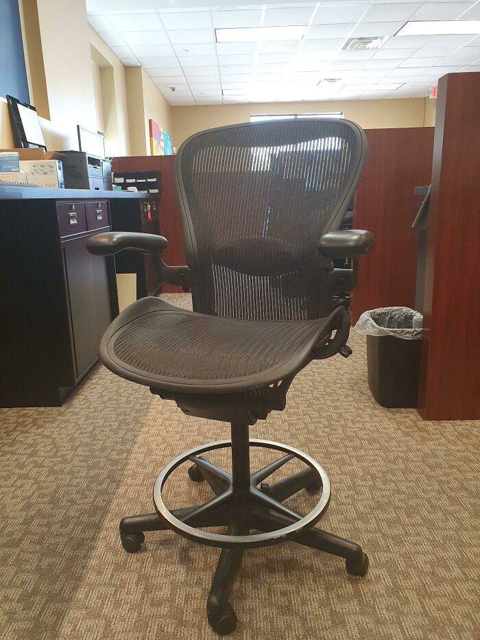 This Is My Fourth Hm Aeron Chair I Bought From Fb Market Place , This One I Got Yesterday For $40