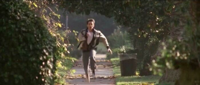 Todo En Un Día (Ferris Bueller's Day Off, 1986) no podría volver a rodarse hoy en día porque le dispararían si intentara correr por los patios de sus vecinos
