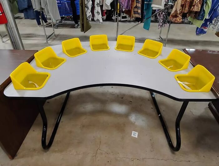 Rounded table with yellow chairs for toddlers