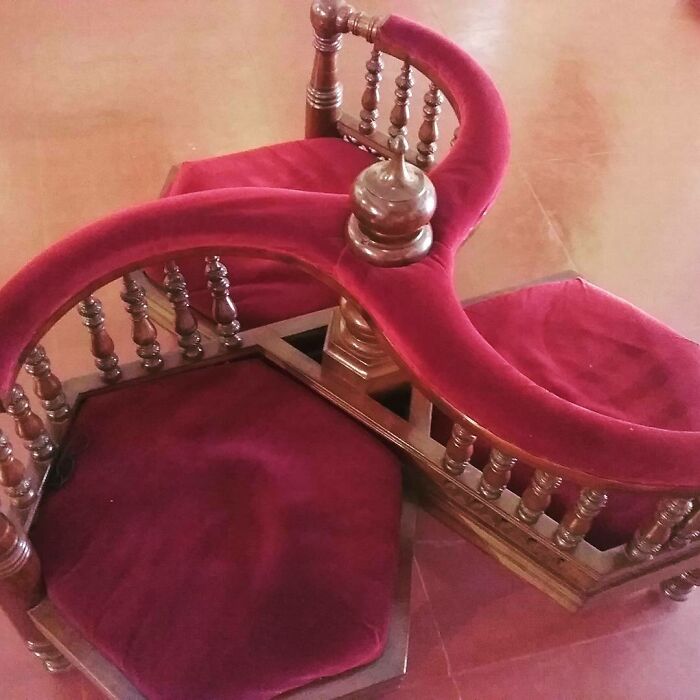 Conjoined chair with red velvet