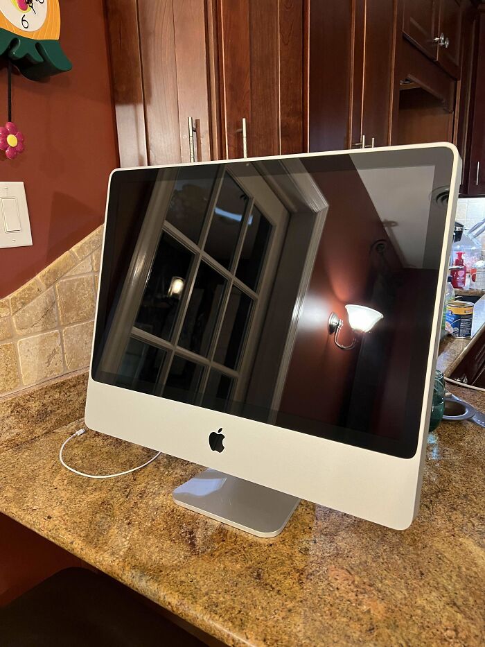 My High School Gave Me Permission To Search Their E-Waste Trash And I Found A 24 Inch 2008 Imac In Almost Perfect Condition