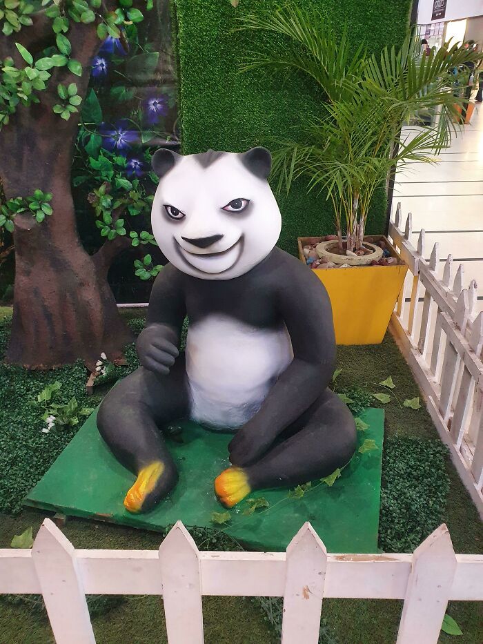 Panda decorativo en una plaza comercial