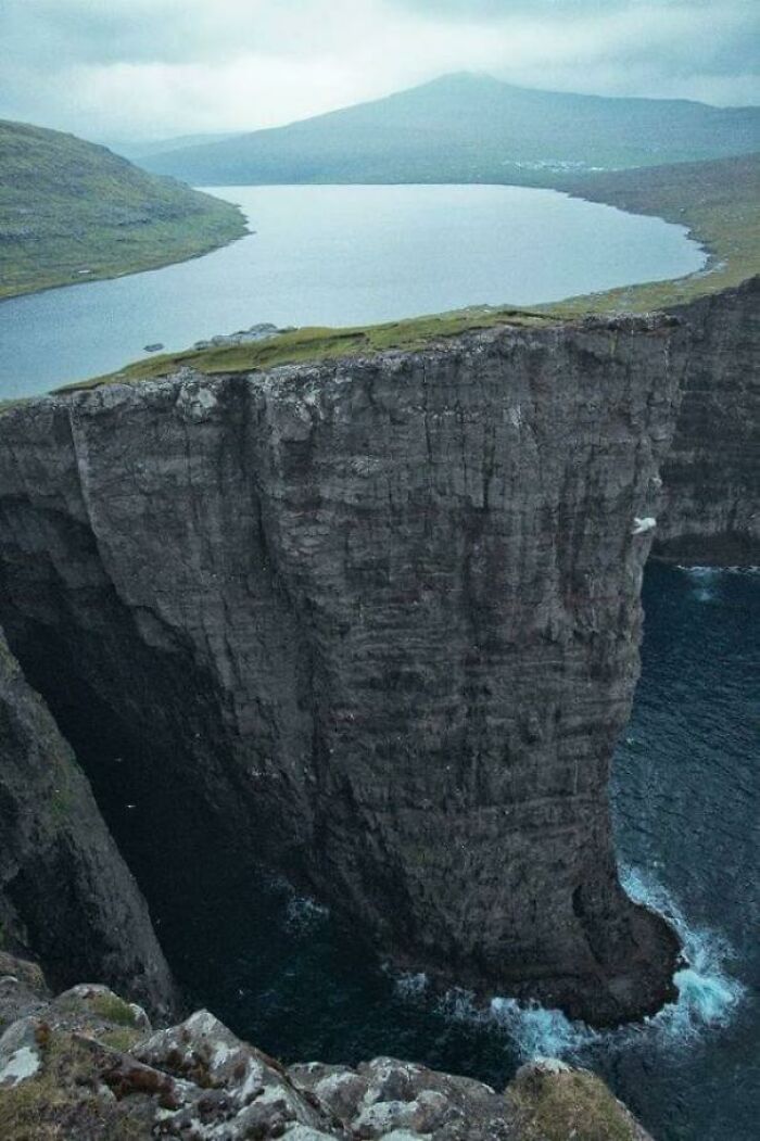 Double The Thalassophobia In Lake Leitisvatn In Faroe Islands