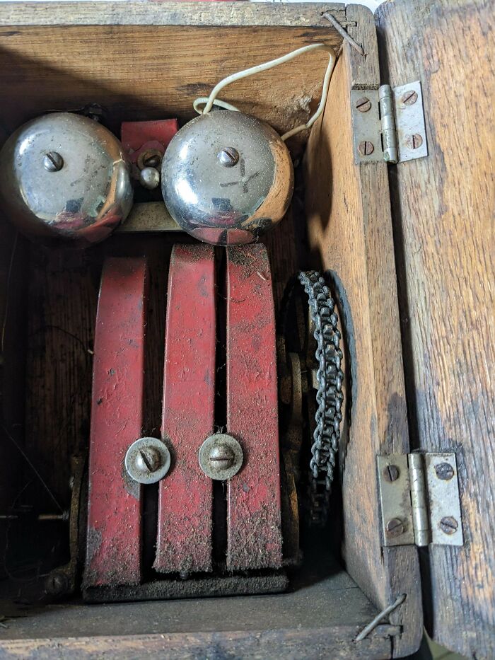 What Is This Mechanism? It Is In A Wooden Box And Has A Hand Crank Turns A Chain Inside Possibly Generating Electricity?