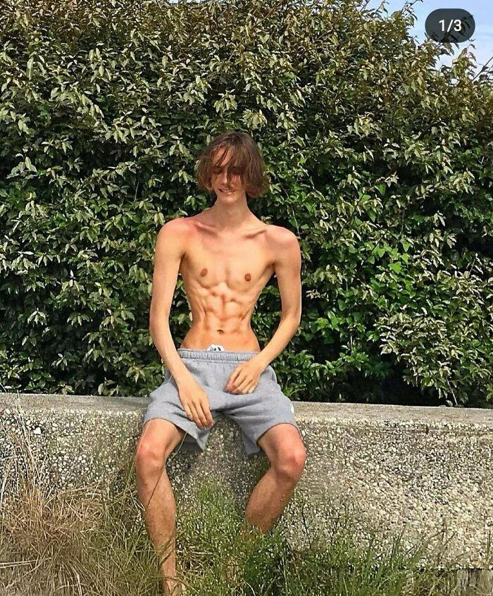 Everyone In The Comments Prasing His "Golden Genetics"