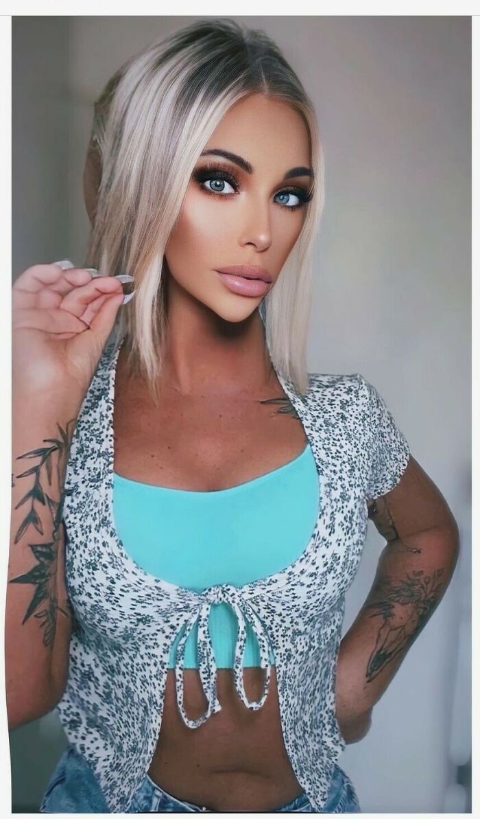 My Wife Showed Me This Picture Of Her Friend From High School And It's So Bad