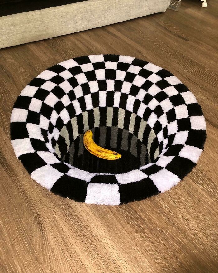 Illusion rug with banana