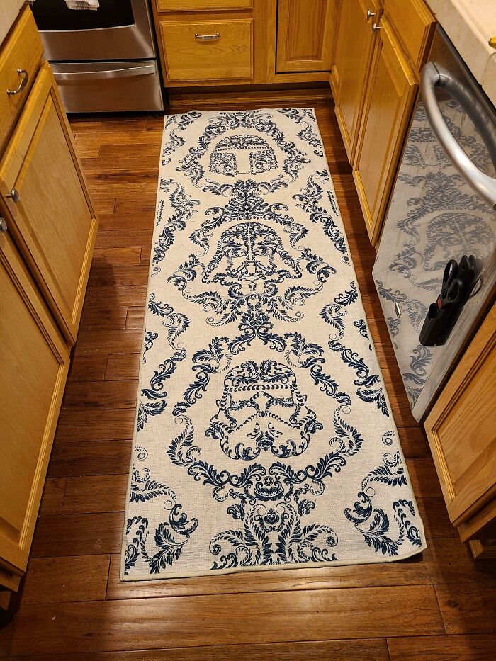 Patterned rug in the kitchen