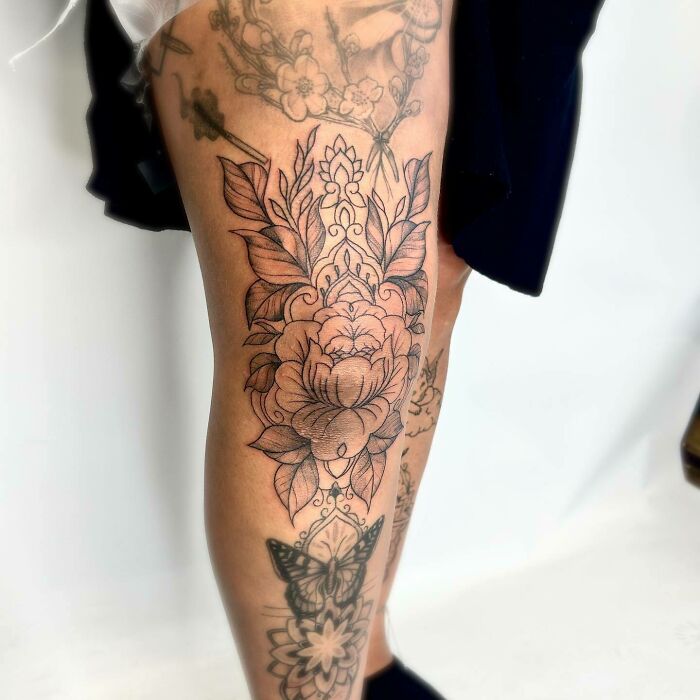 Knee Peony tattoo 