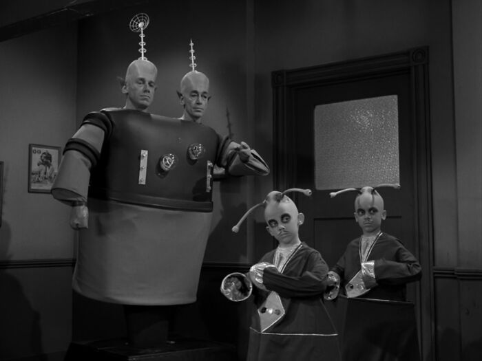 Marcianos y venusinos en un episodio de 1961 de la serie de TV The Twilight Zone