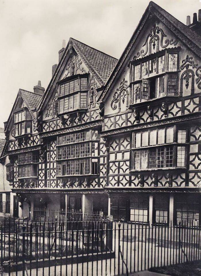 Hospital de San Pedro, Bristol, Inglaterra. Construido a finales del siglo XIV como casa de un mercader, fue destruido en el bombardeo de Bristol de 1940