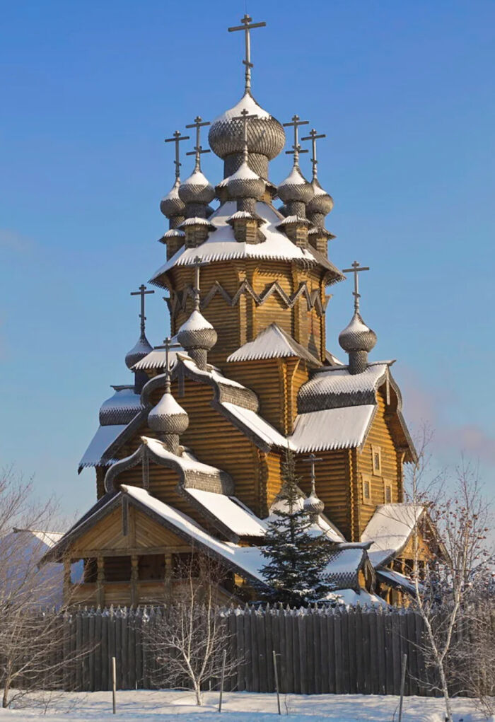 Skete de Todos los Santos, Ucrania (Iglesia de madera más grande de Ucrania, incendiada en 2022)