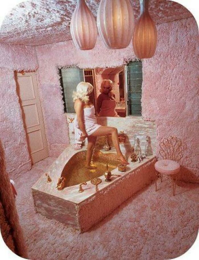 Jayne Mansfield In Her Pink Mansion’s Bathroom
