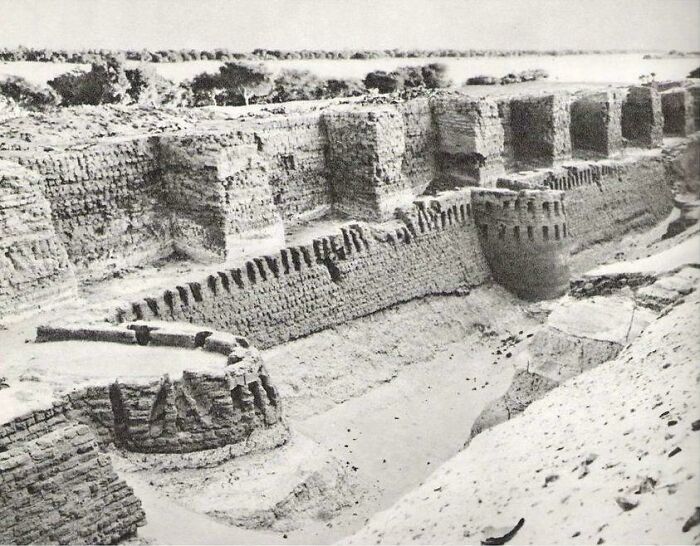 La antigua fortaleza egipcia de Buhen, perdida por la presa de Asuán (lago Nasser)