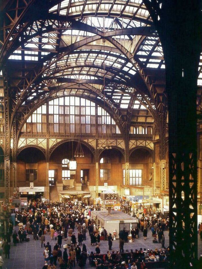Foto en color de Penn Station en 1963 justo antes de su demolición