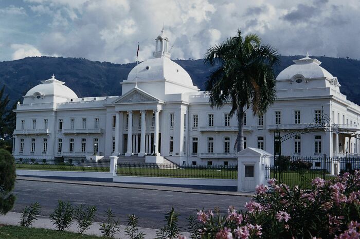 Palacio Nacional de Haití, 1912-2010, gravemente dañado por el terremoto de 2010 y demolido en 2012