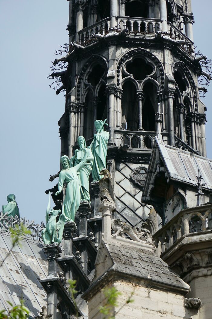 Base de la torre, vista desde el suroeste, Notre-Dame de París, 2018