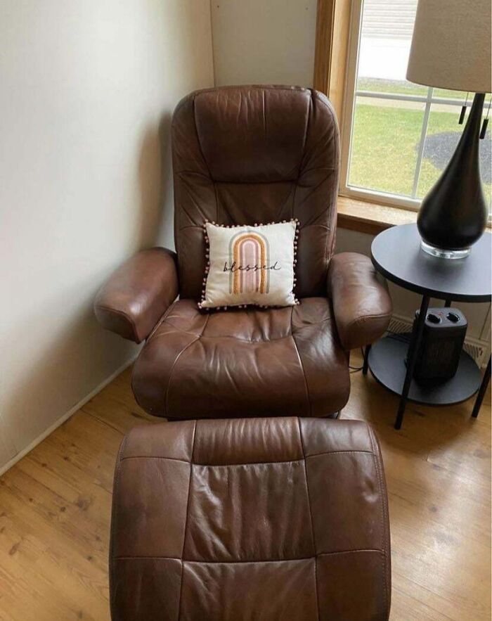 How About A 1k Lounger From The Same Neighborhood Last Week. Sold In 1 Day ($360)