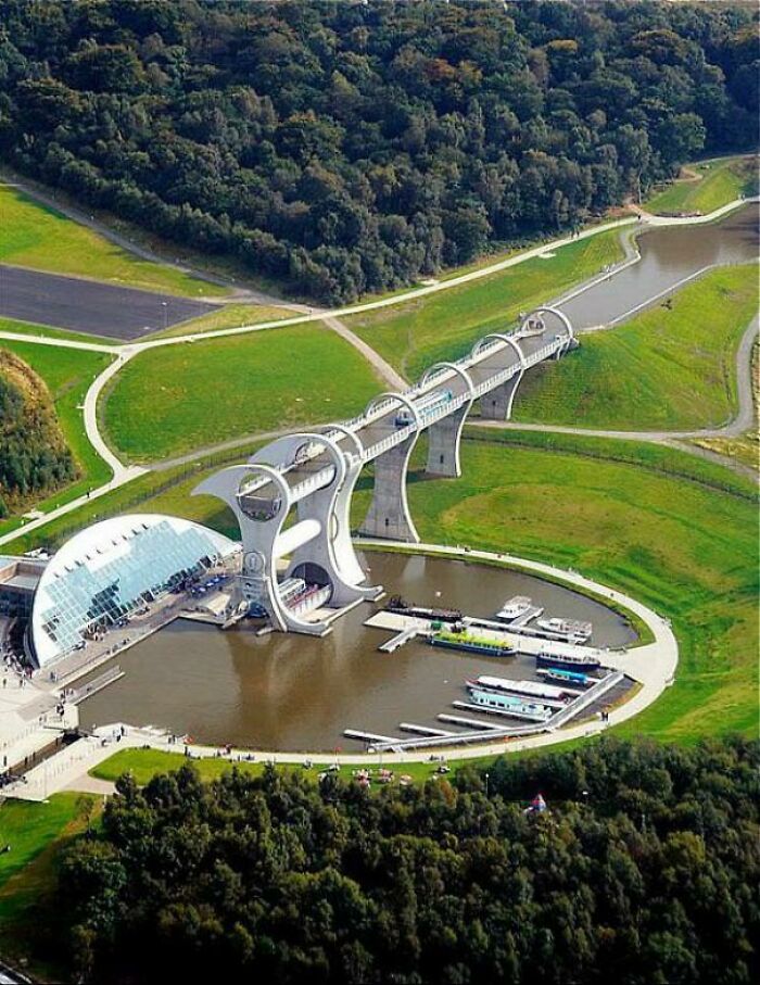 The Falkirk Wheel, A Rotating Boat Lift In Scotland. It Replaces The Original 11 Locks On The Forth And Clyde Canal Junction With The Union Canal