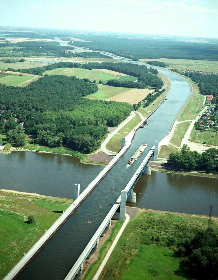 Puente acuático en Magdeburg, Alemania