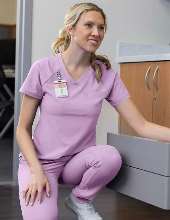 Scarlett Johansson en un anuncio de ropa médica