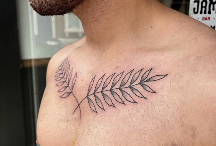 leaves on collarbones tattoo