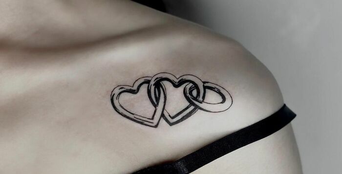 Heart Chain under collarbone tattoo
