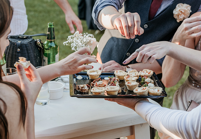 Woman Tells Her Sister's Wedding Guests Not To Touch The Food Because It's Leftovers From Her Wedding 8 Months Ago Woman Tells Her Sister's Wedding Guests Not To Touch The Food Because It's Leftovers From Her Wedding 8 Months Ago