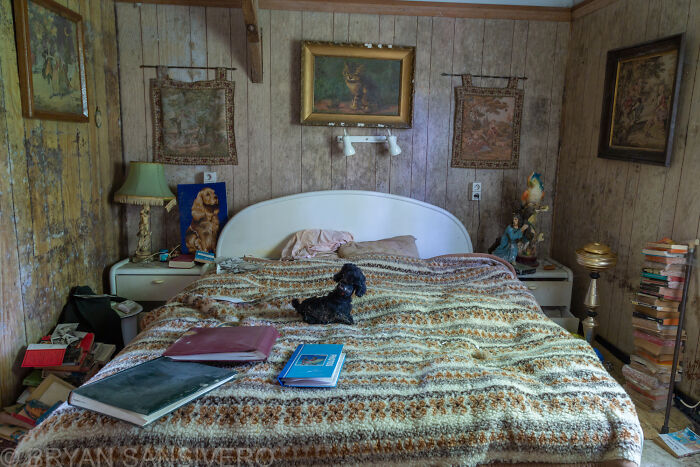 The Dark Past Of This Abandoned House Made Me Visit And Photograph It (15 Pics) The Dark Past Of This Abandoned House Made Me Visit And Photograph It (15 Pics)