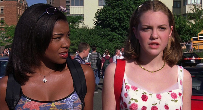 Chastity and Bianca speaking in the street