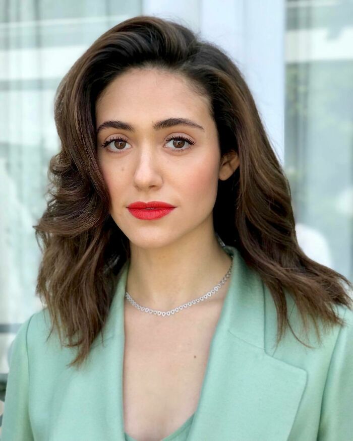 36-Year-Old Emmy Rossum Is Playing The Mom Of 27-Year-Old Tom Holland, And People Are Questioning The Age Gap 36-Year-Old Emmy Rossum Is Playing The Mom Of 27-Year-Old Tom Holland, And People Are Questioning The Age Gap