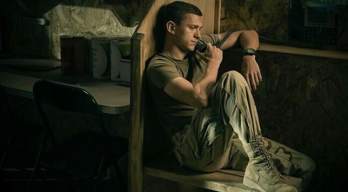 36-Year-Old Emmy Rossum Is Playing The Mom Of 27-Year-Old Tom Holland, And People Are Questioning The Age Gap 36-Year-Old Emmy Rossum Is Playing The Mom Of 27-Year-Old Tom Holland, And People Are Questioning The Age Gap