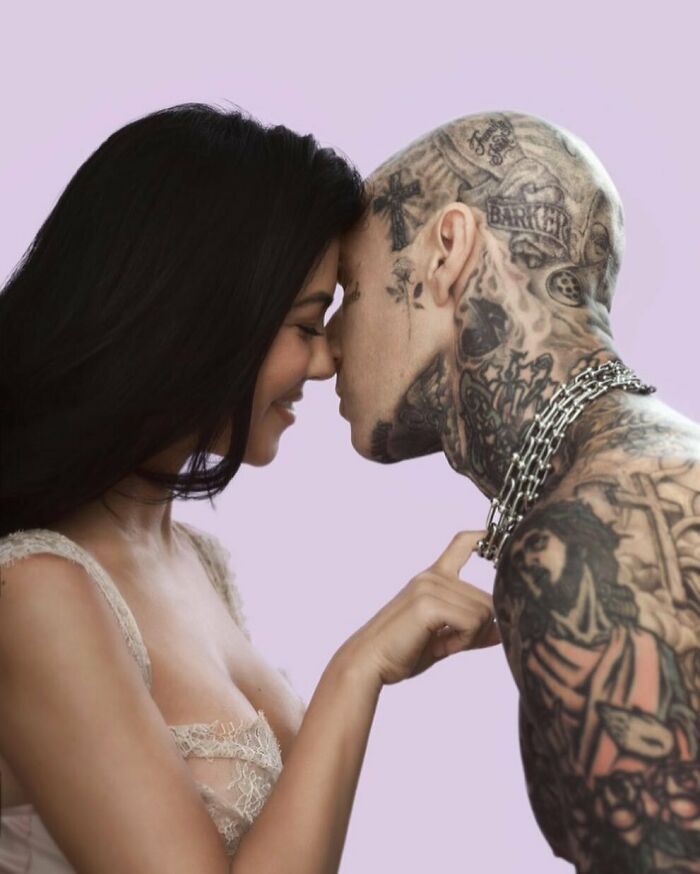 44-Year-Old Kourtney Kardashian Announces Her Pregnancy At Blink-182 Concert And Shows Off Her Baby Bump 44-Year-Old Kourtney Kardashian Announces Her Pregnancy At Blink-182 Concert And Shows Off Her Baby Bump