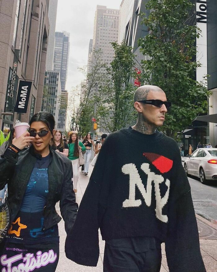 44-Year-Old Kourtney Kardashian Announces Her Pregnancy At Blink-182 Concert And Shows Off Her Baby Bump 44-Year-Old Kourtney Kardashian Announces Her Pregnancy At Blink-182 Concert And Shows Off Her Baby Bump