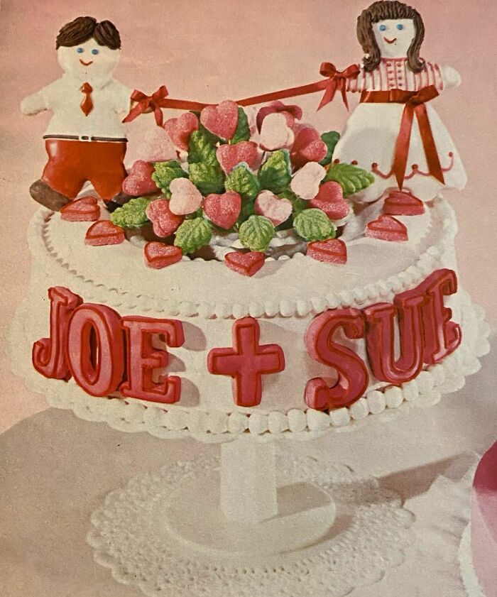 Sweethearts Cake (1976 Wilton Yearbook Of Cake Decorating)